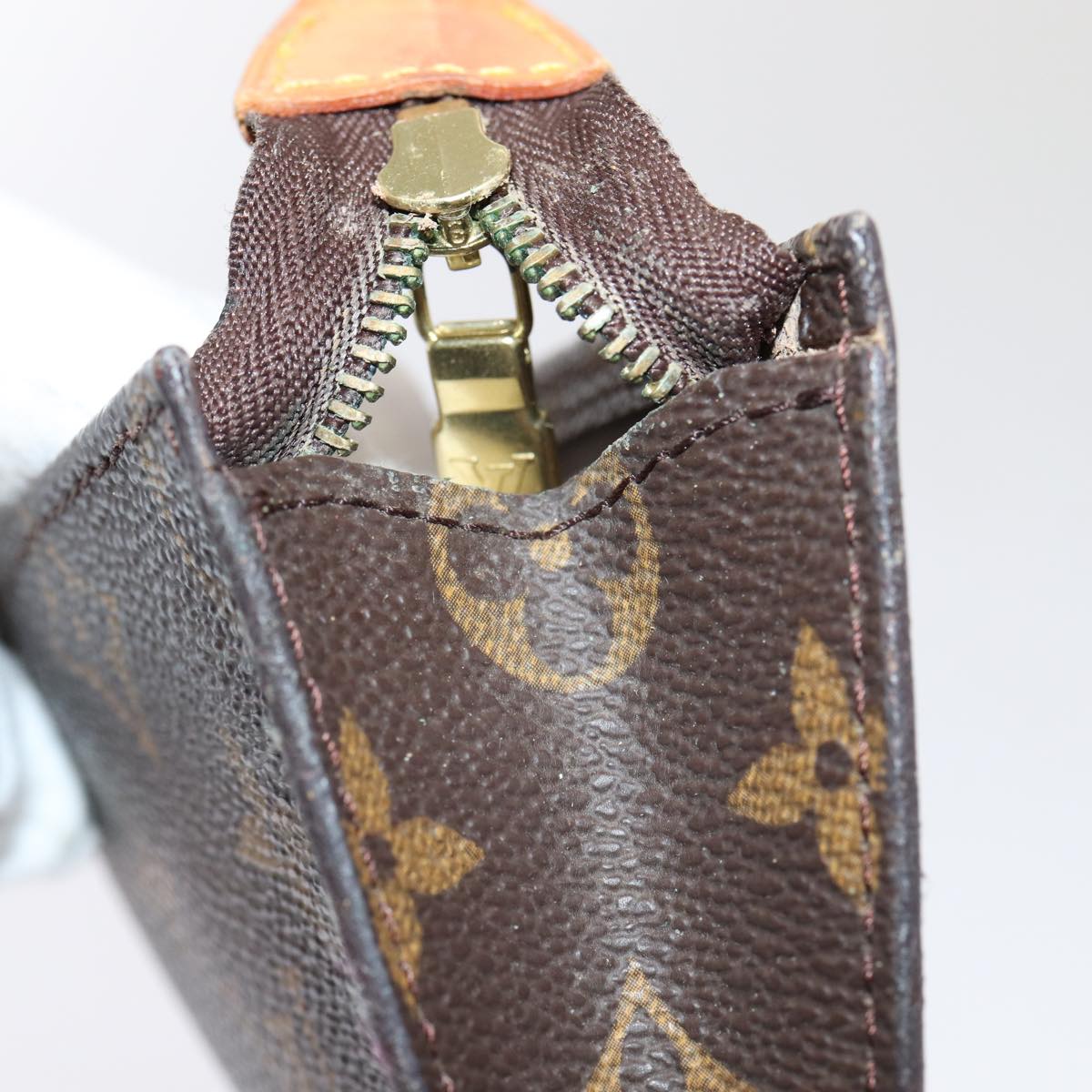 LOUIS VUITTON Monogram Bucket PM Pouch Accessory Pouch LV hk1358