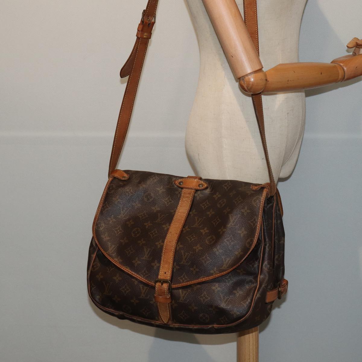 LOUIS VUITTON Monogram Saumur 35 Shoulder Bag M42254 LV hk1445