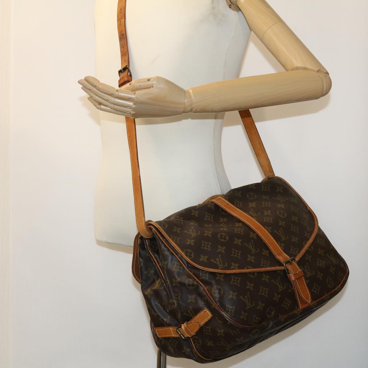 LOUIS VUITTON Monogram Saumur 35 Shoulder Bag M42254 LV hs1346