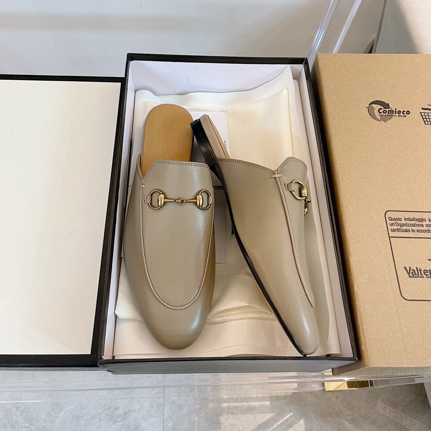 Luxury Gucci GG SLIPPER MULES BEIGE