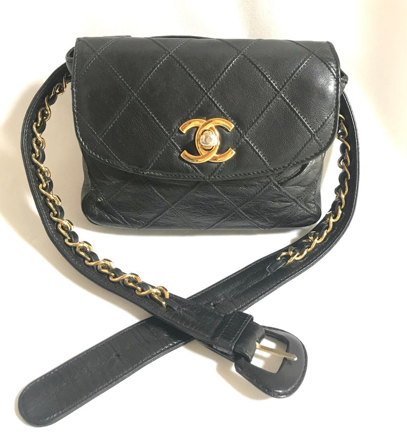 Luxury Chanel Vintage black leather waist purse, fanny pack with golden chain belt and CC closure hock