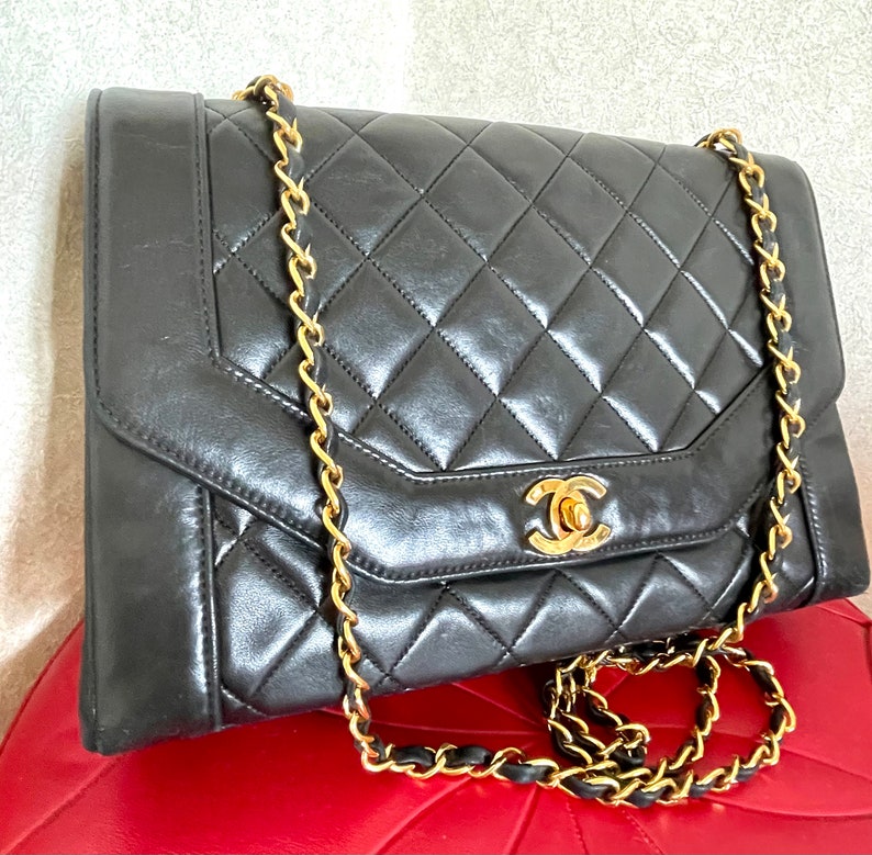 Luxury Chanel Vintage black lambskin chain 2