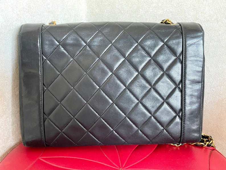 Luxury Chanel Vintage black lambskin chain 2