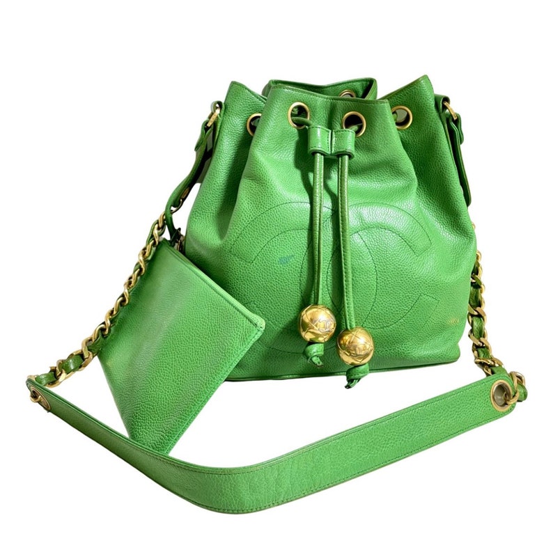 Luxury Chanel Vintage green caviar leather hobo bucket shoulder bag with golden chain strap, drawstrings, and CC stitch mark