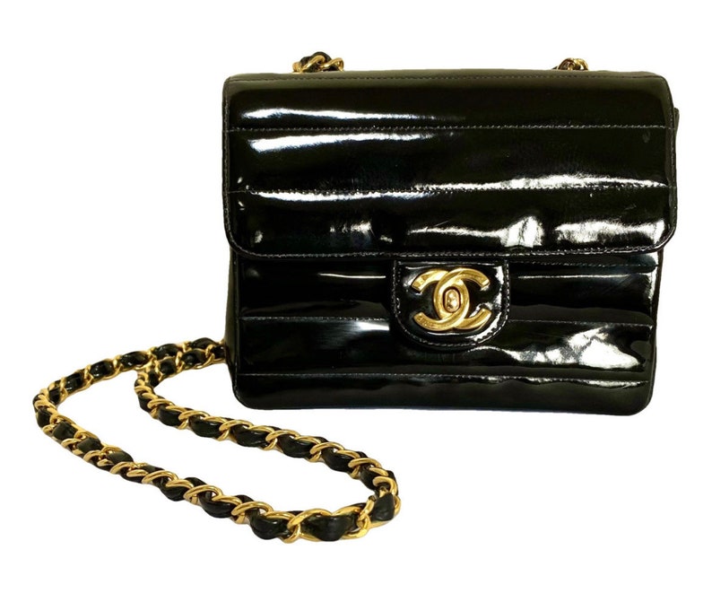 Luxury Chanel Vintage patent enamel black 2