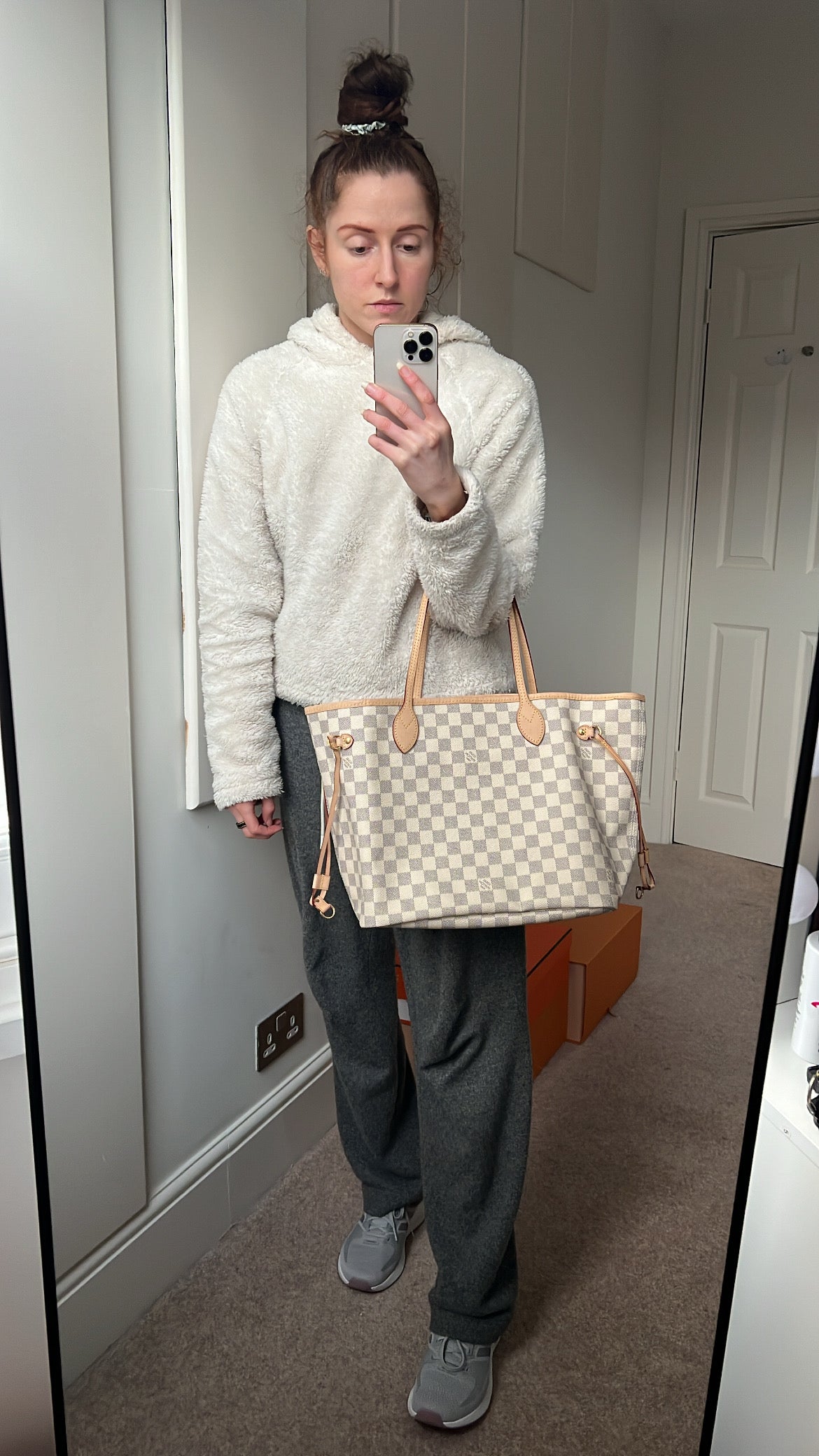 Louis Vuitton Neverfull MM  Damier Azur (1,410)