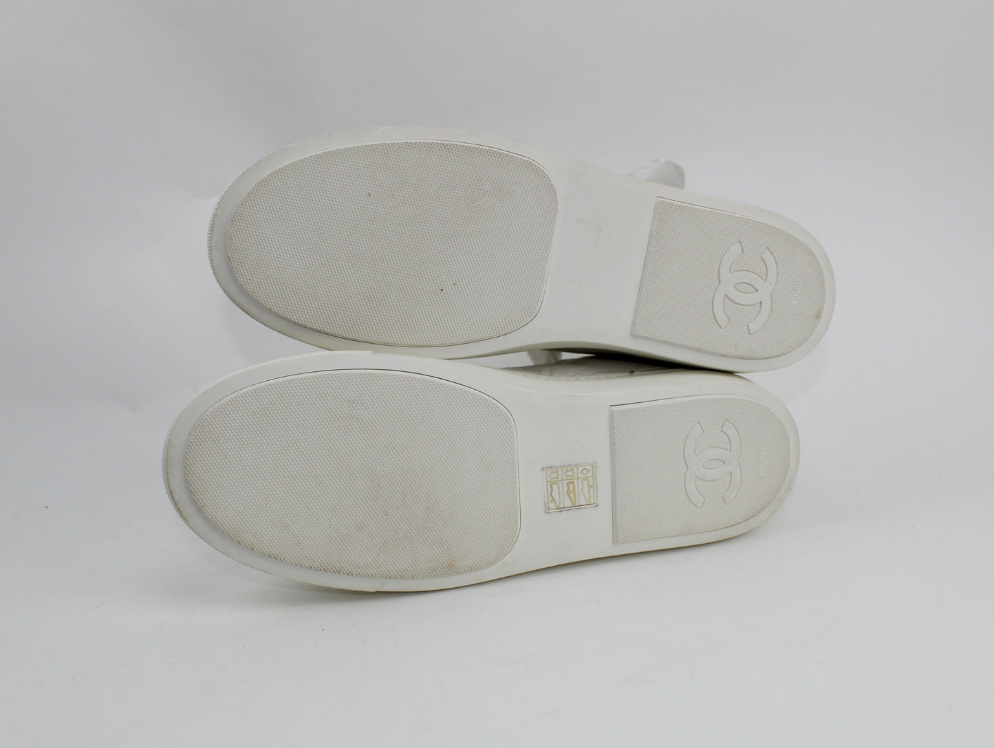 CHANEL LEATHER SNEAKERS