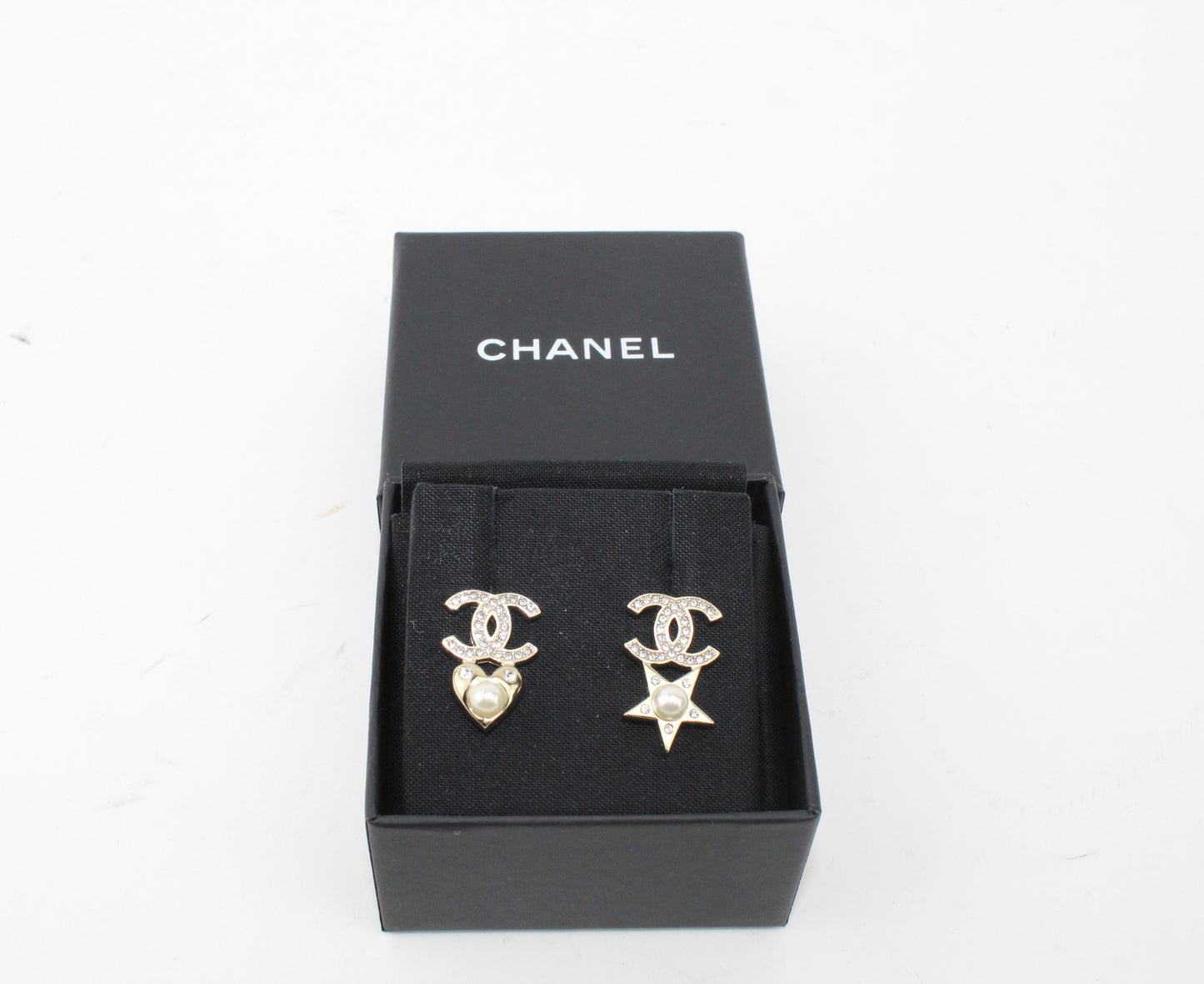 CHANEL  CRYSTAL STAR EARRINGS
