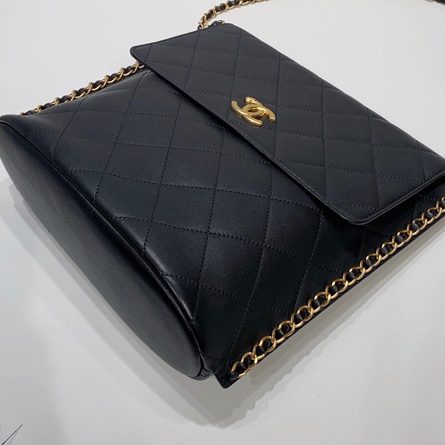 No.3907-Chanel Large Chain Sides Hobo Bag