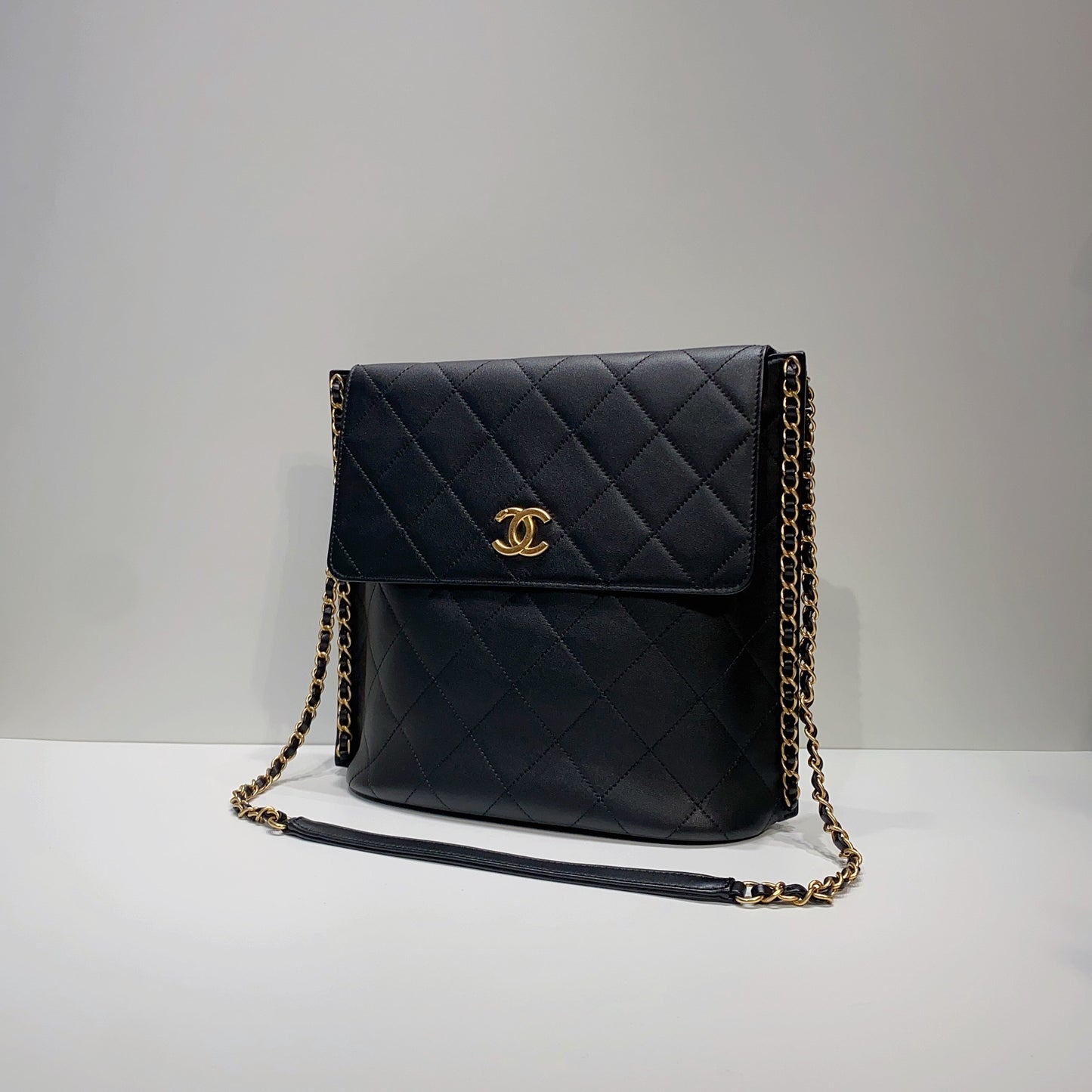 No.3907-Chanel Large Chain Sides Hobo Bag