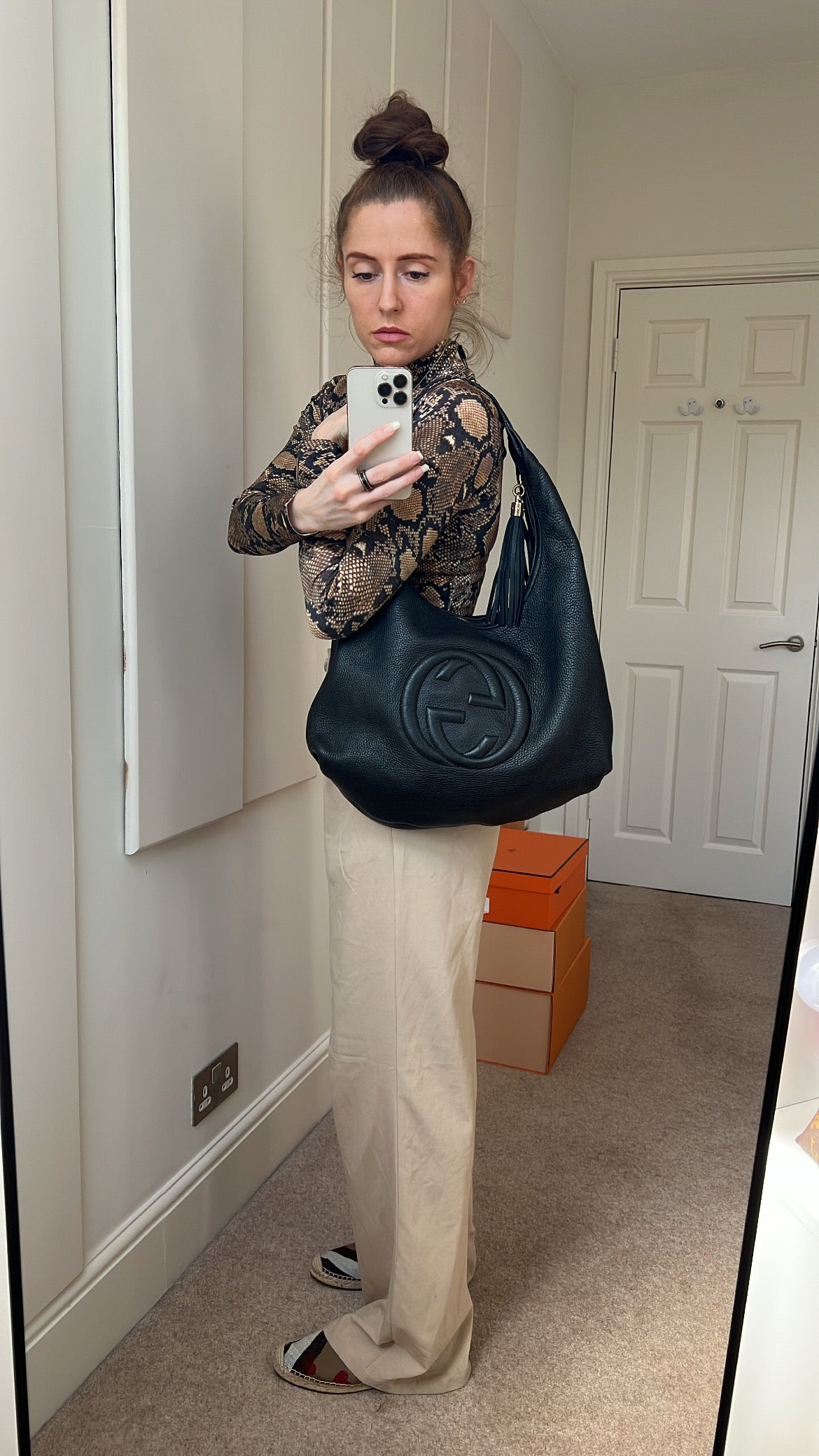 Luxury Gucci Soho Large Hobo in Black Pebbled Calfskin