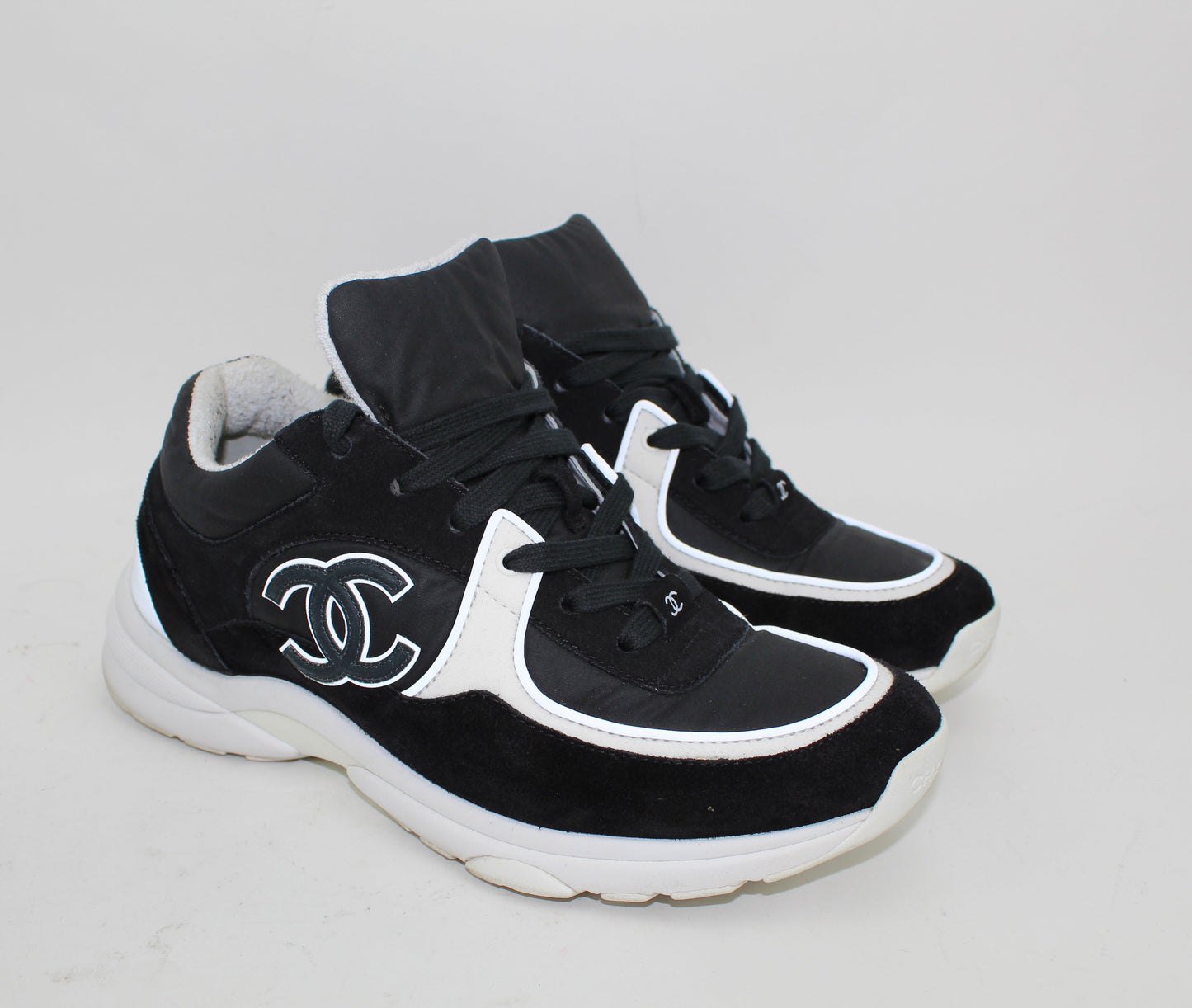CHANEL CROSS TRAINER SNEAKERS size 40