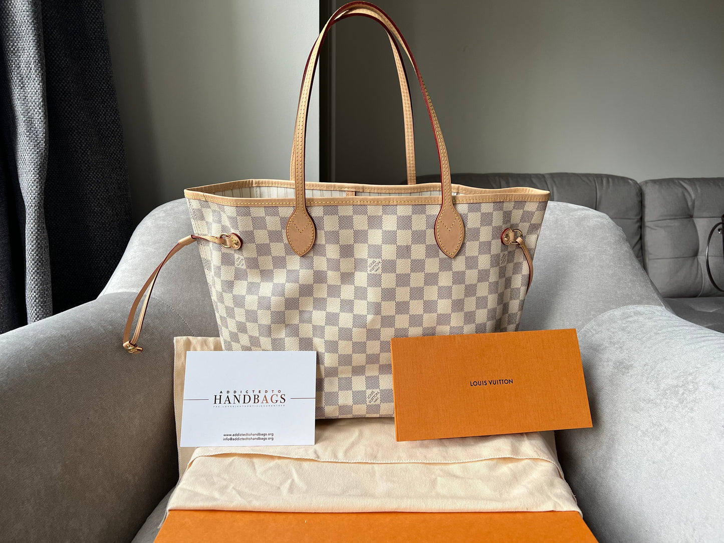 Louis Vuitton Neverfull MM  Damier Azur (1,410)