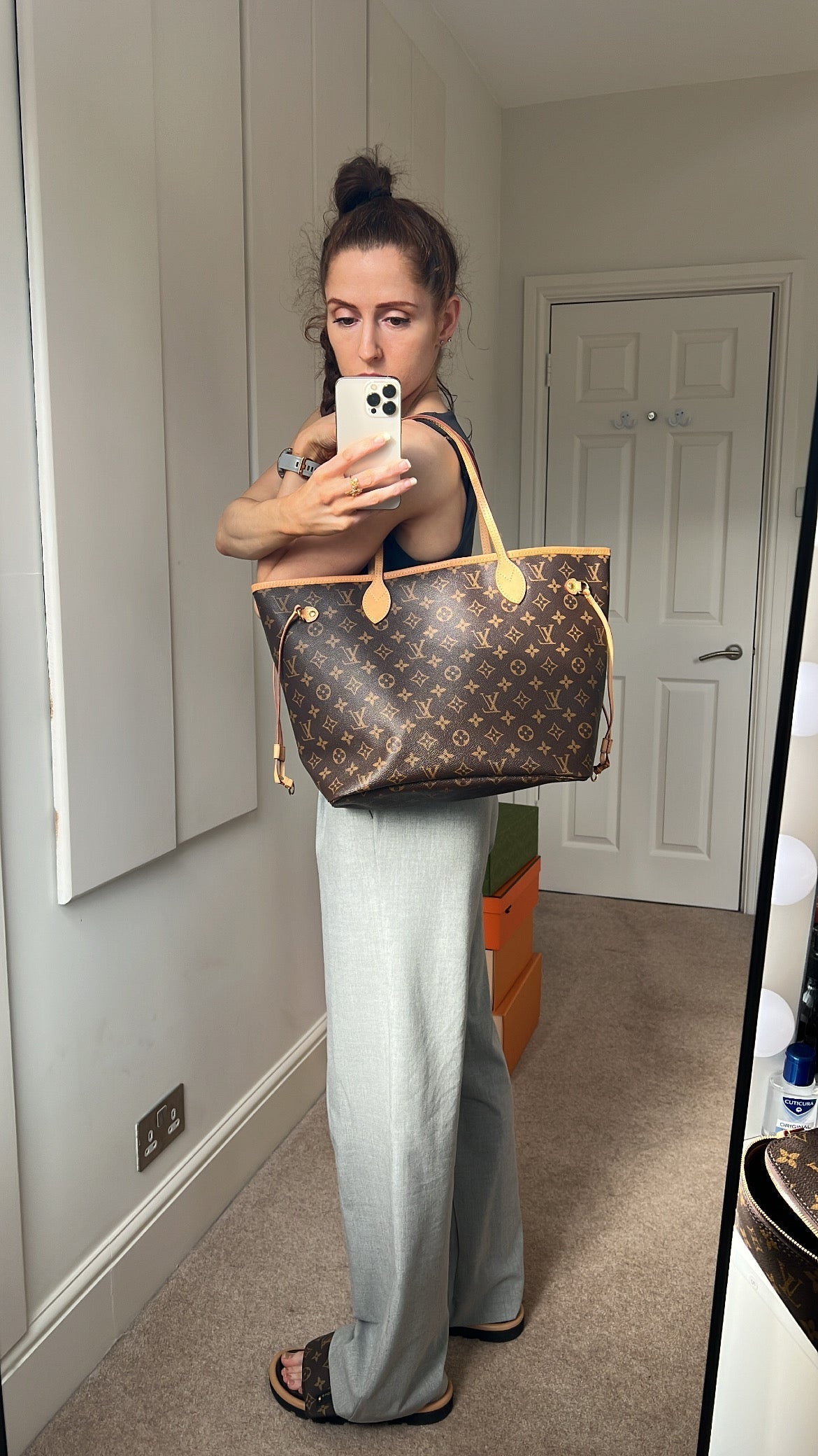 Louis Vuitton Neverfull MM Monogram (1,410)