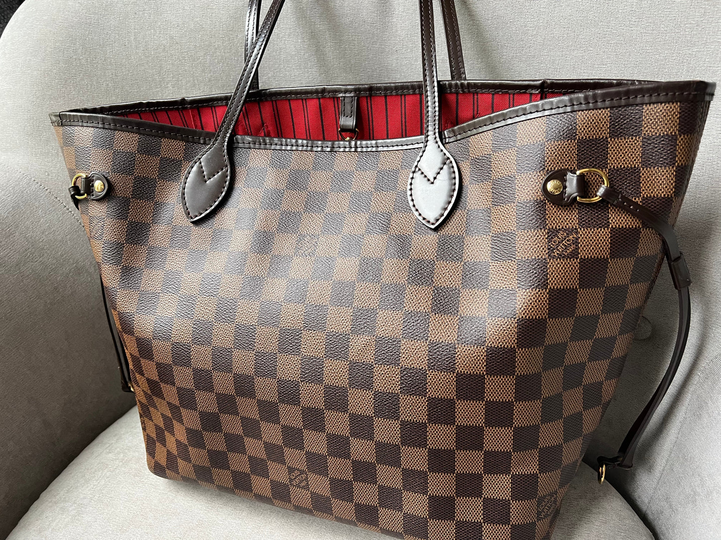 Louis Vuitton Neverfull MM Damier Ebene Cherry Interior (1,410)