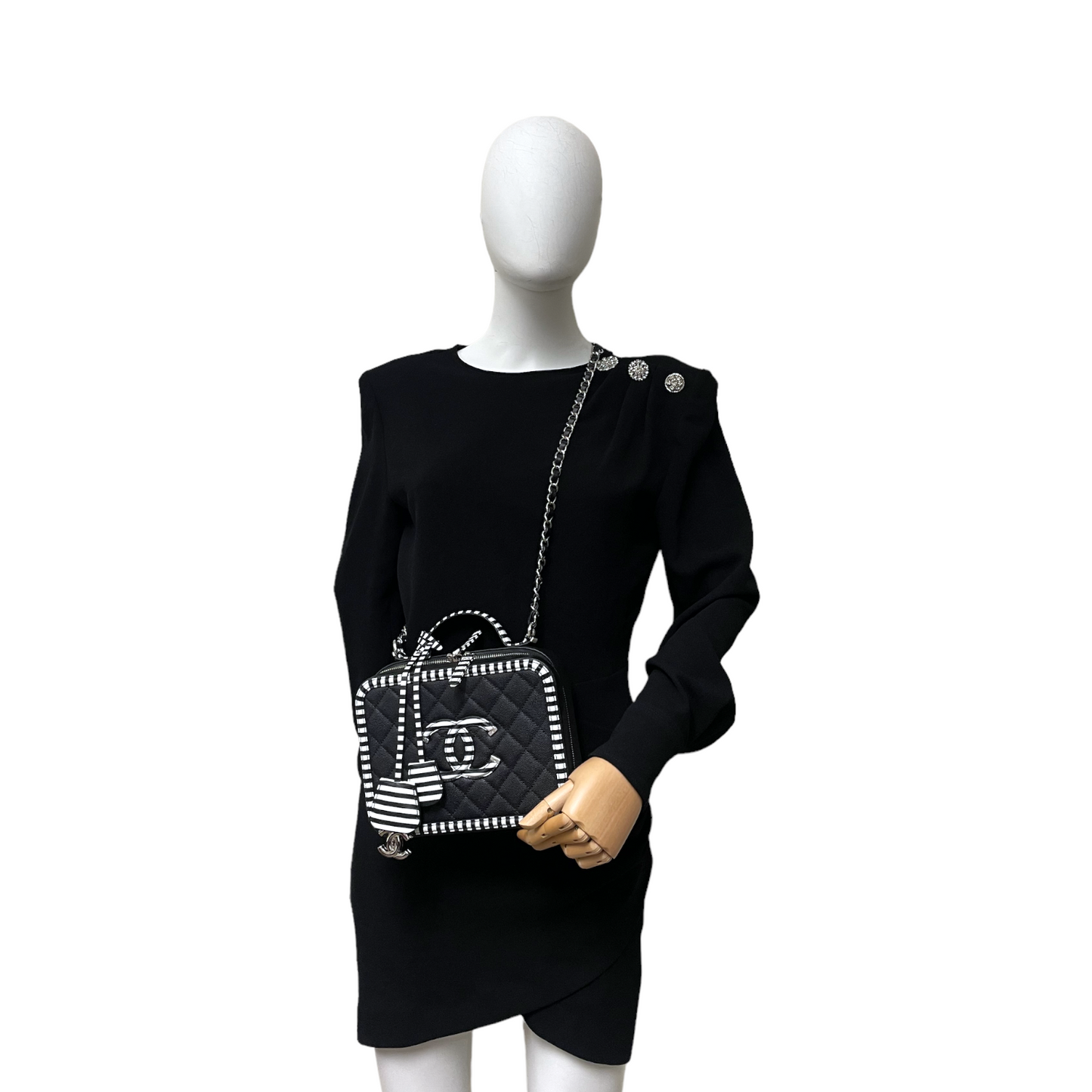 Luxury Chanel Filigree Vanity Case Small Black Caviar Silver