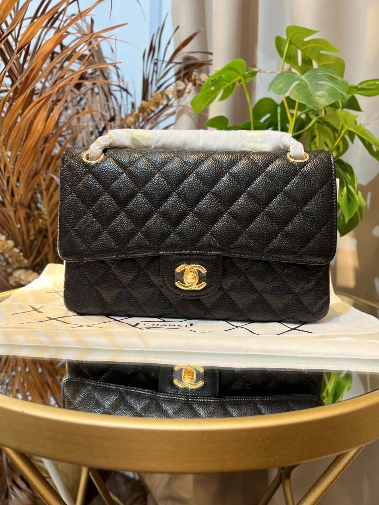 Luxury Chanel CAVIAR MEDIUM/LARGE CLASSIC FLAP BAG BLACK 24K PLATING