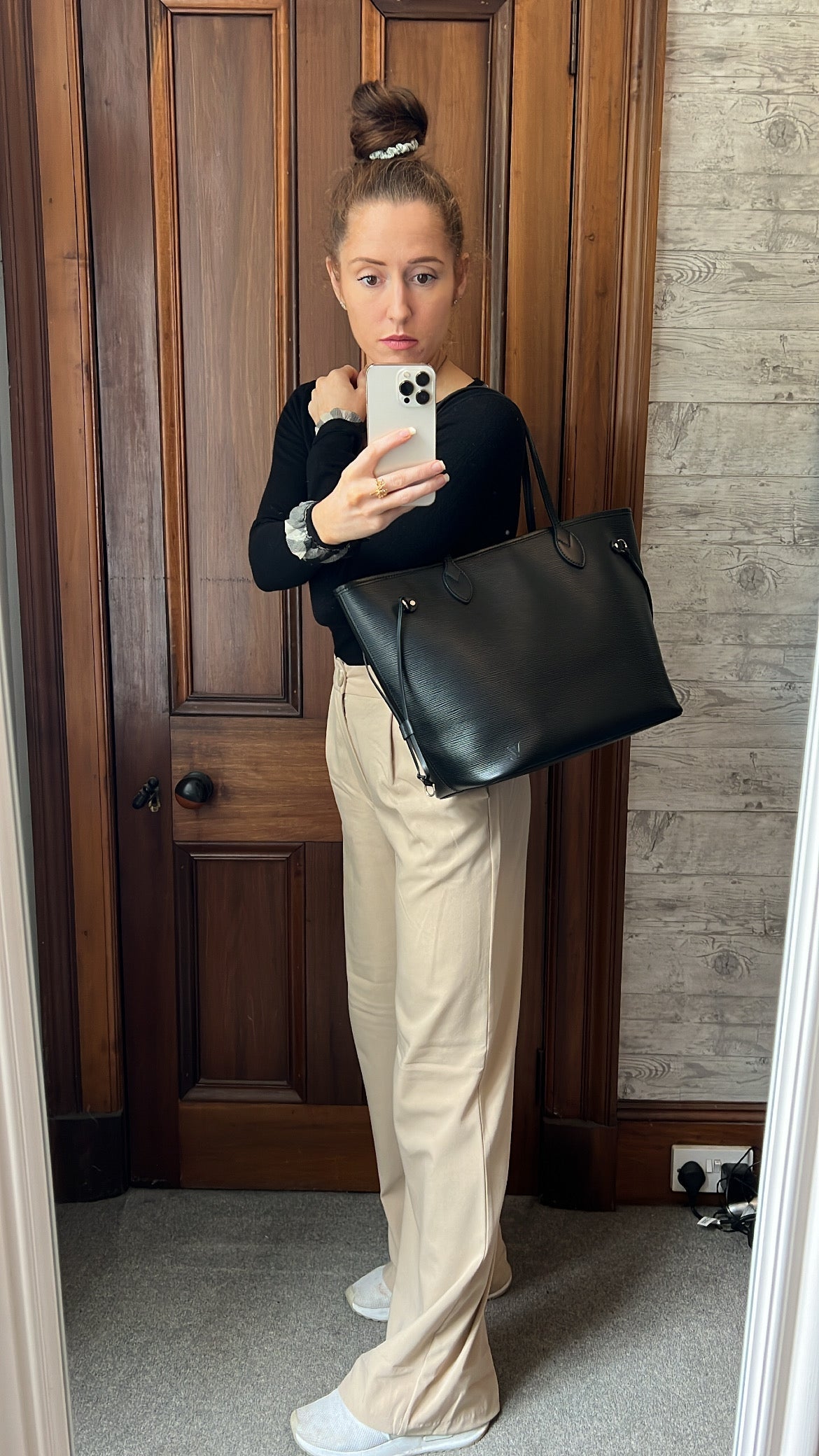 Louis Vuitton Neverfull MM Black Epi Leather (1,740)