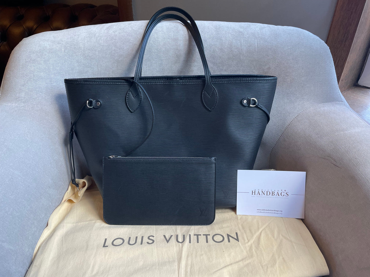 Louis Vuitton Neverfull MM Black Epi Leather (1,740)