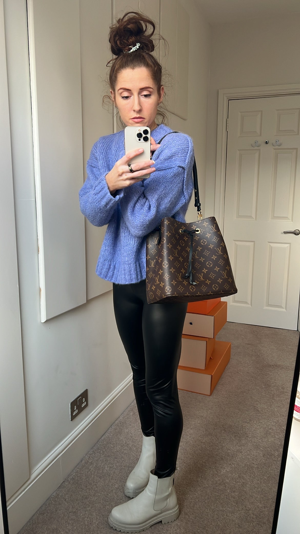Louis Vuitton Neo Noe Monogram and Black (1,560)