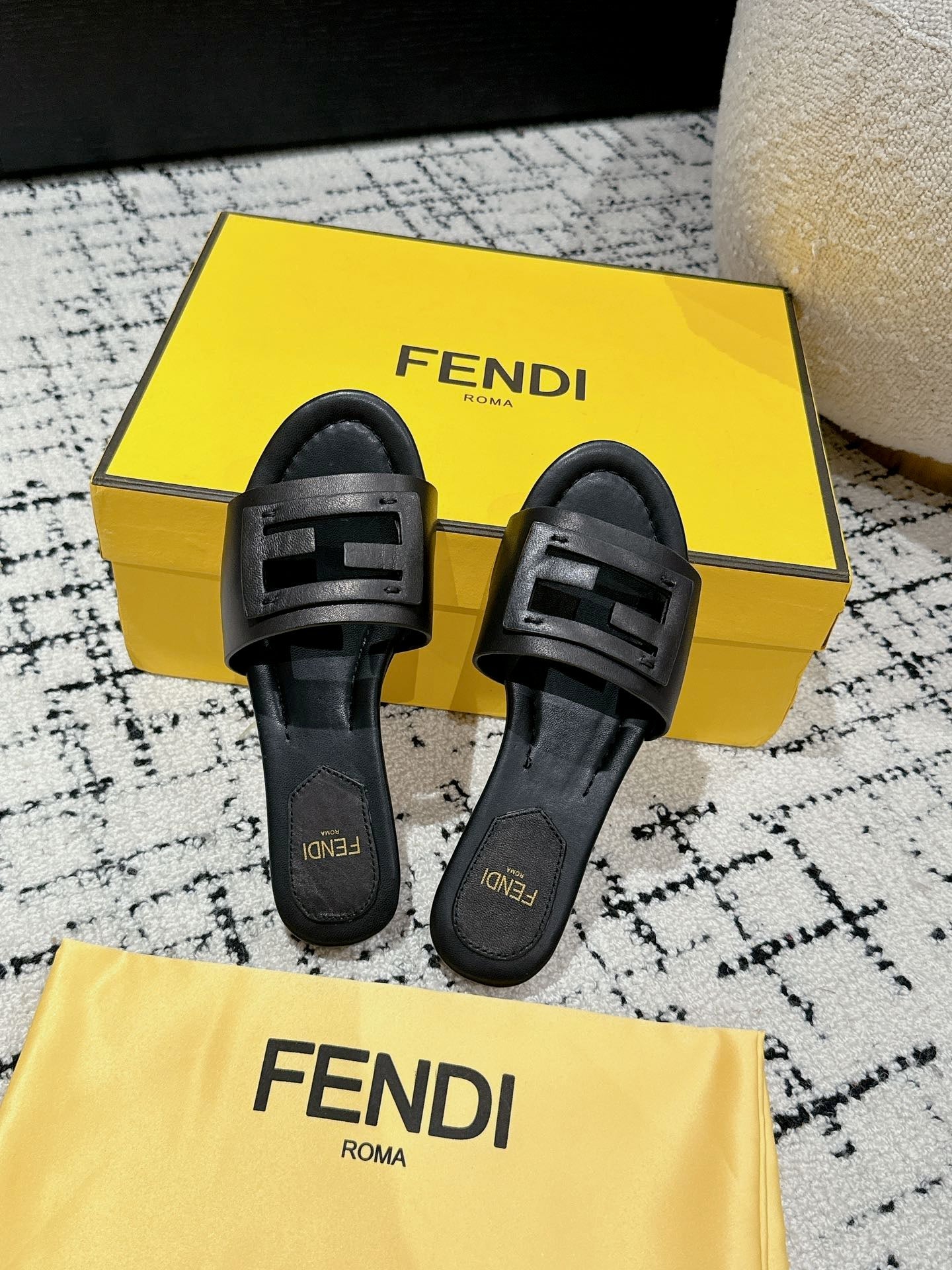 Luxury FendiFF Baguette Black Leather Slide
