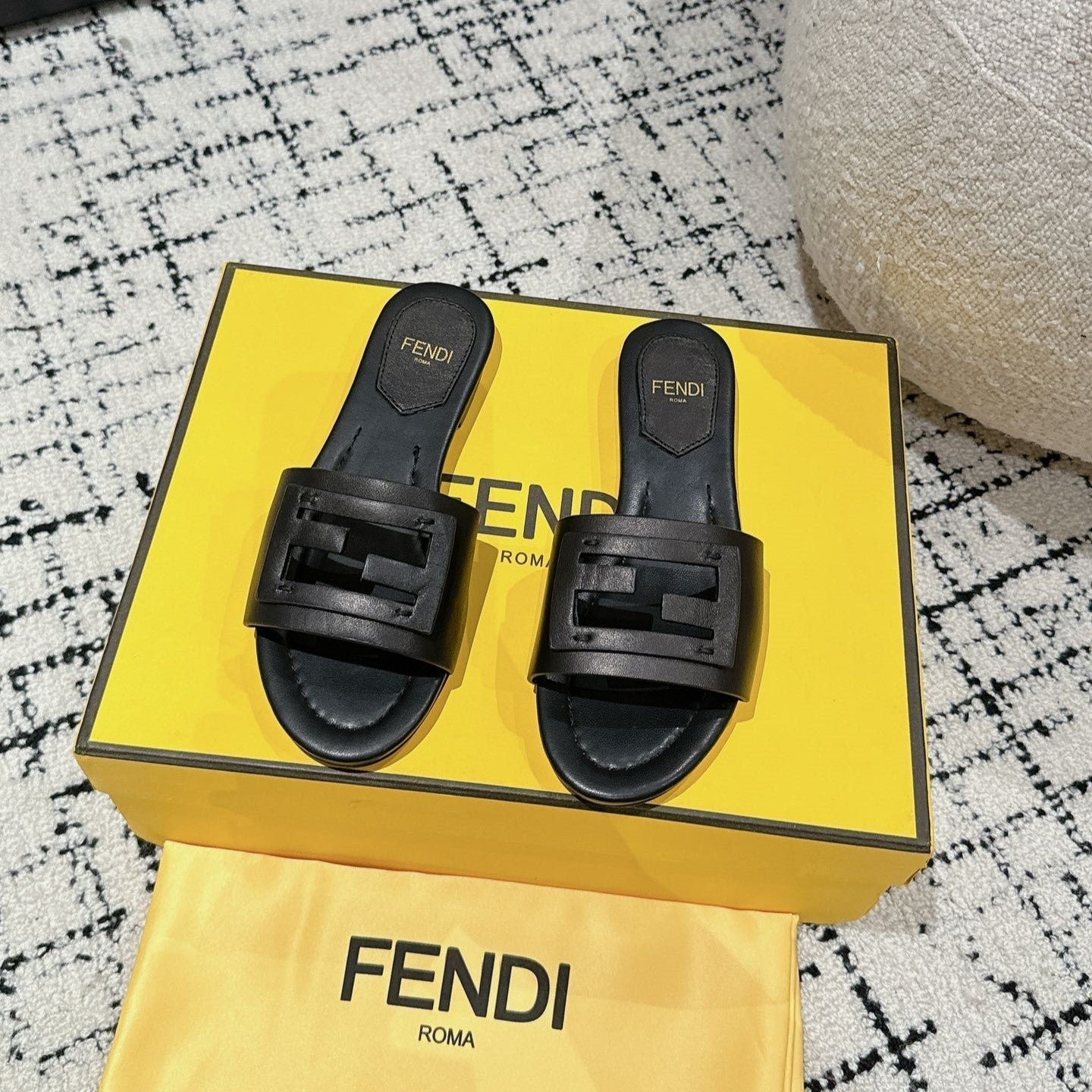 Luxury FendiFF Baguette Black Leather Slide