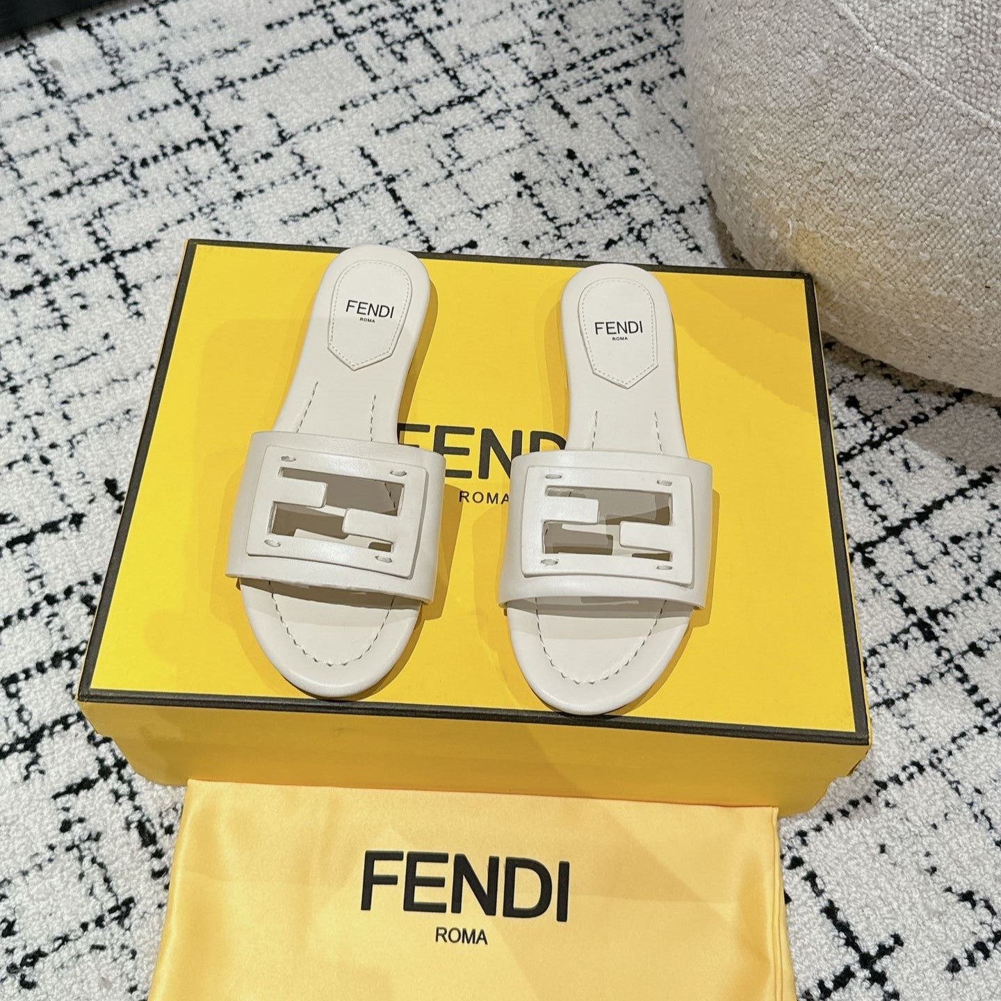 Luxury FendiFF Baguette Ivory Leather Slide