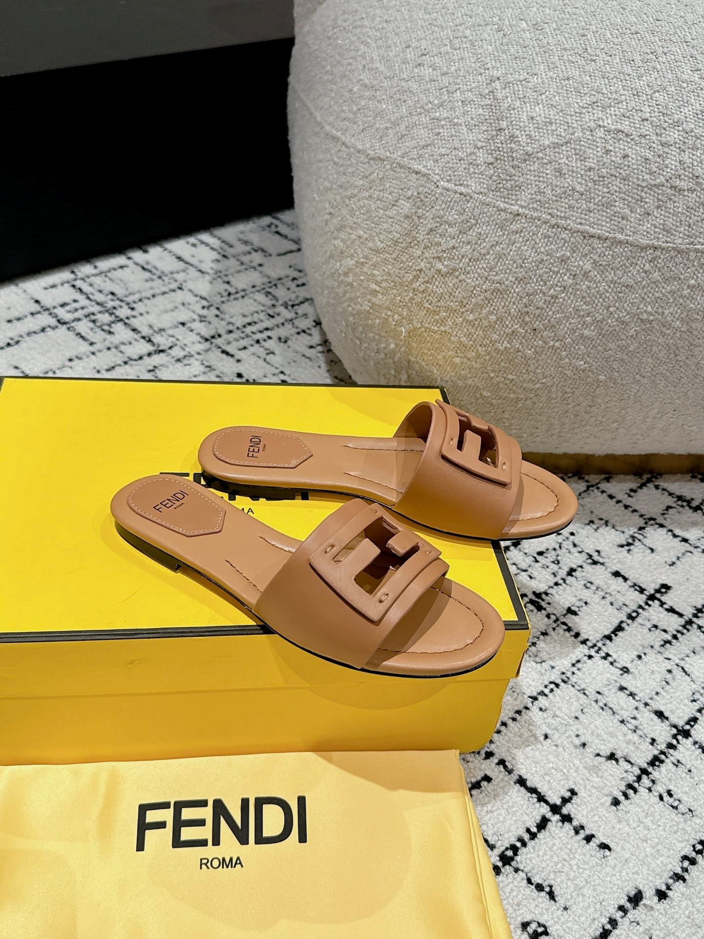 Luxury FendiFF Baguette Light Brown Leather Slide