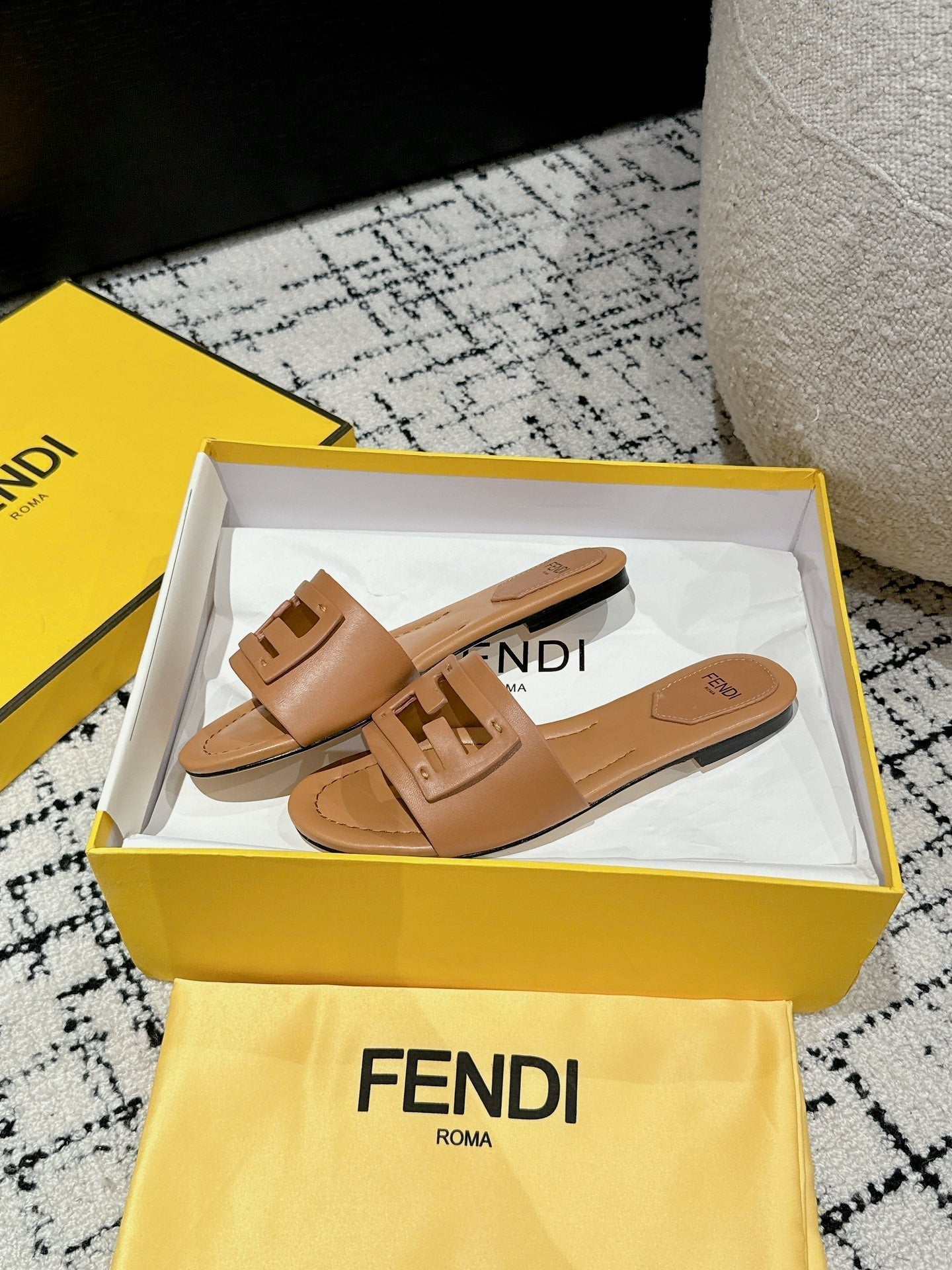 Luxury FendiFF Baguette Light Brown Leather Slide