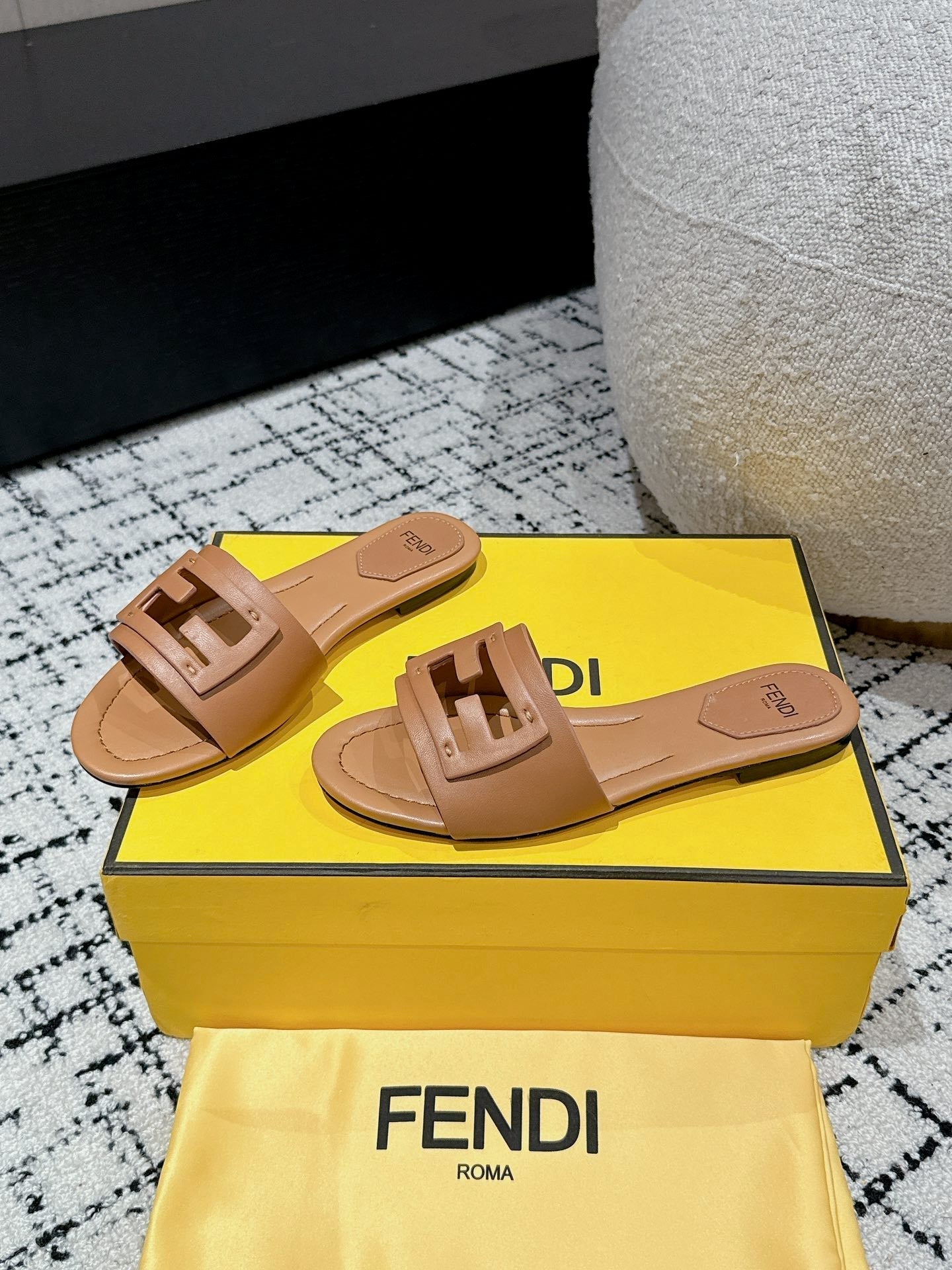 Luxury FendiFF Baguette Light Brown Leather Slide