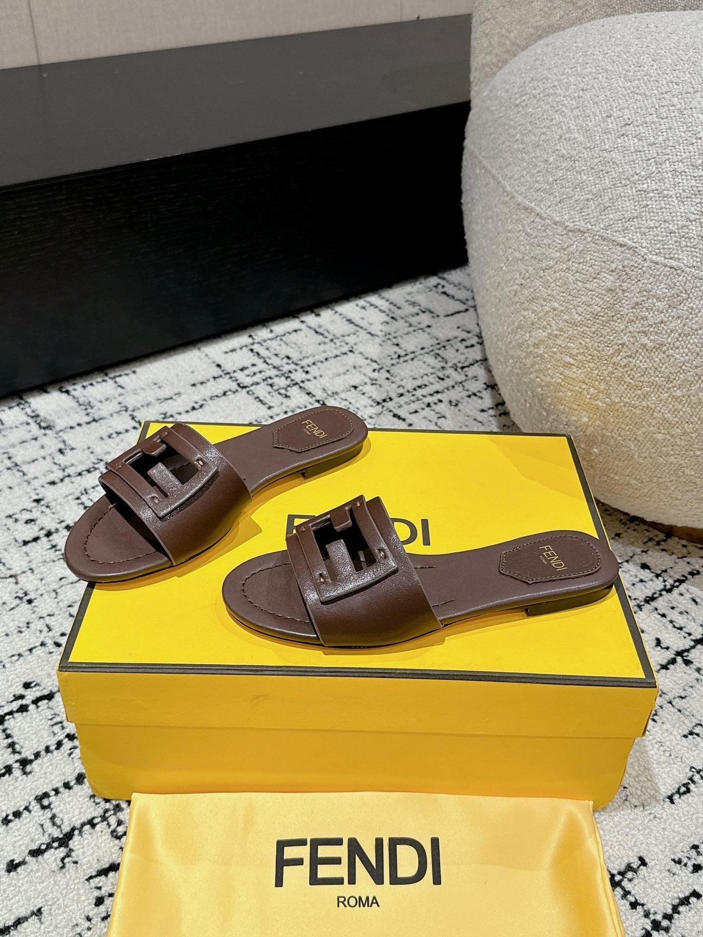 Luxury FendiFF Baguette Chocolate Leather Slide