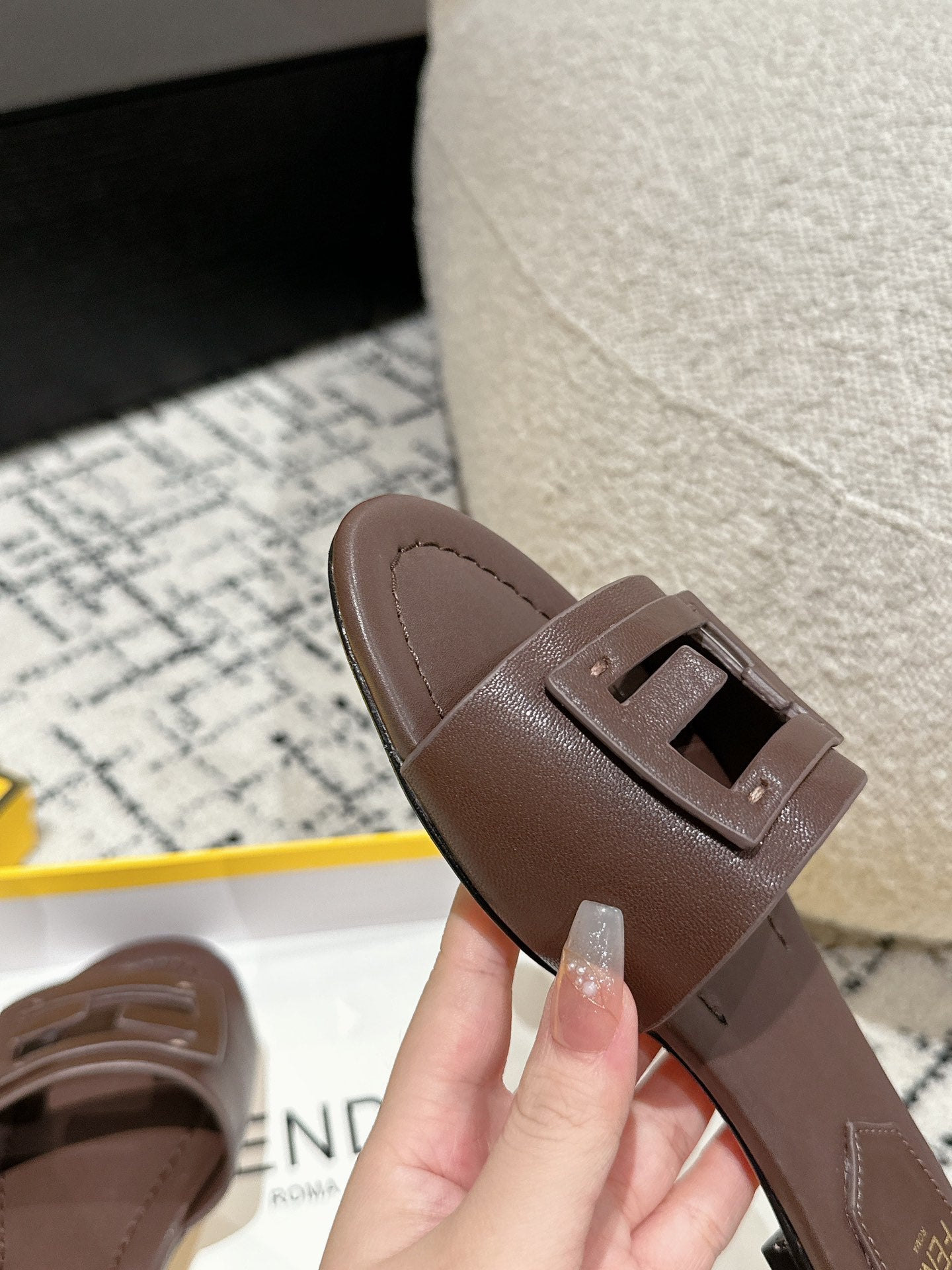 Luxury FendiFF Baguette Chocolate Leather Slide