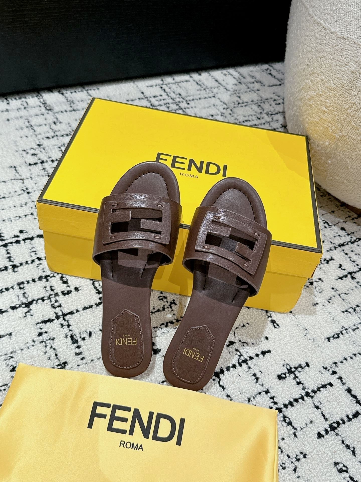 Luxury FendiFF Baguette Chocolate Leather Slide