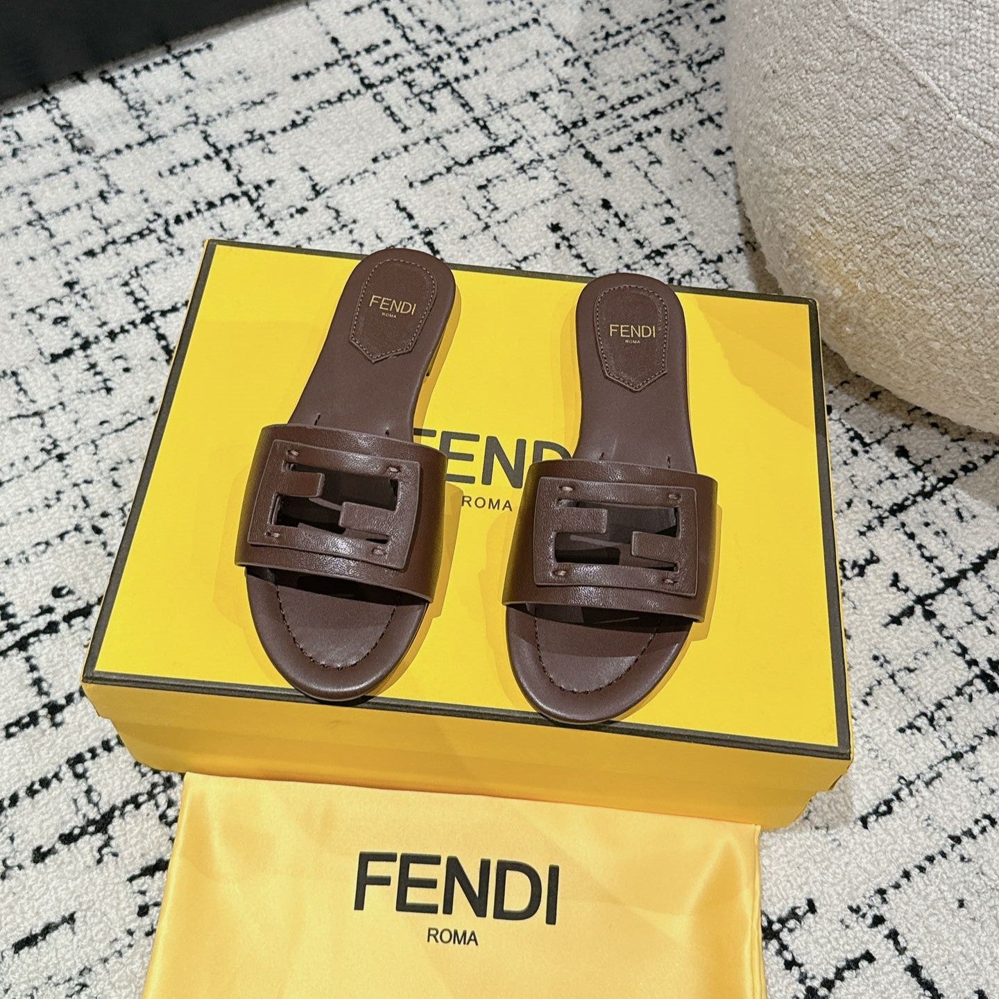 Luxury FendiFF Baguette Chocolate Leather Slide