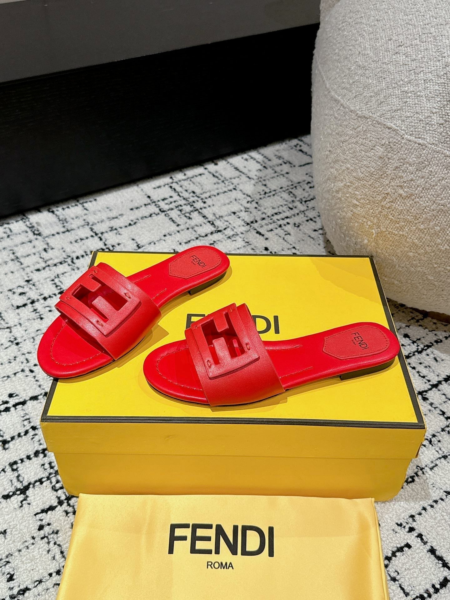 Luxury FendiFF Baguette Red Leather Slide