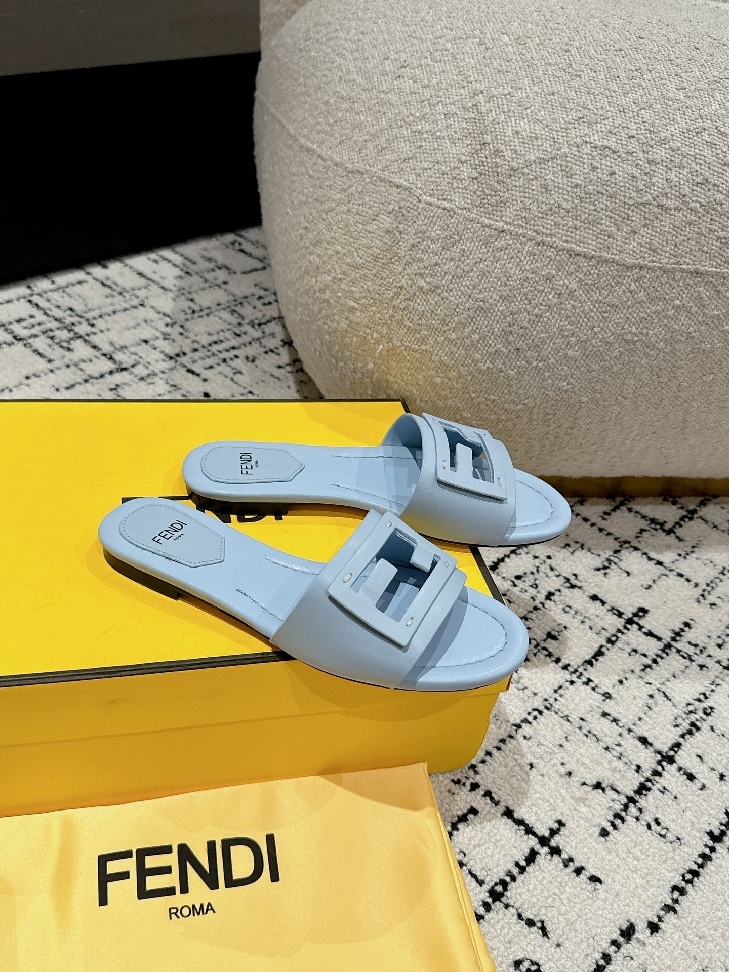 Luxury FendiFF Baguette Baby Blue Leather Slide