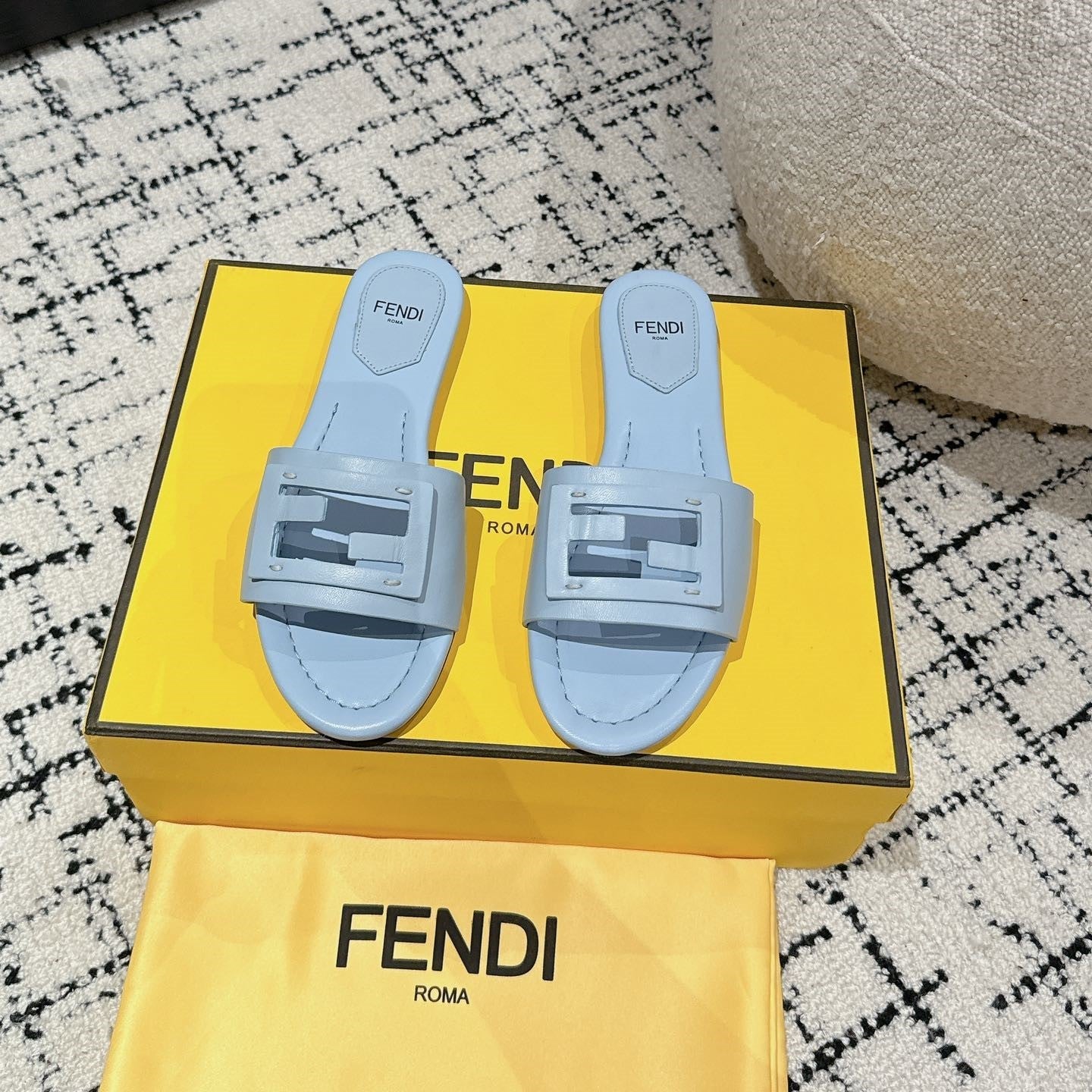 Luxury FendiFF Baguette Baby Blue Leather Slide