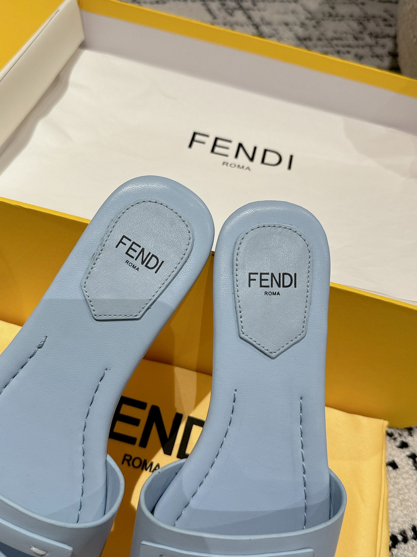 Luxury FendiFF Baguette Baby Blue Leather Slide