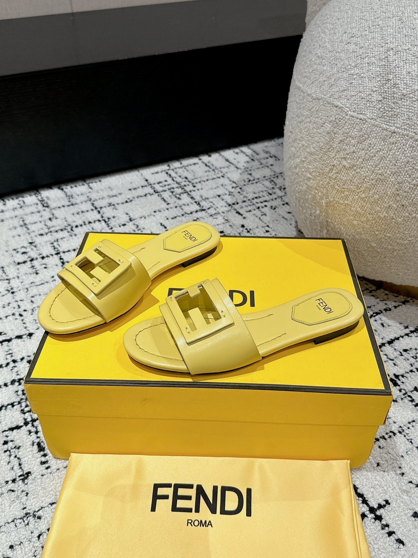 Luxury FendiFF Baguette Yellow Leather Slide