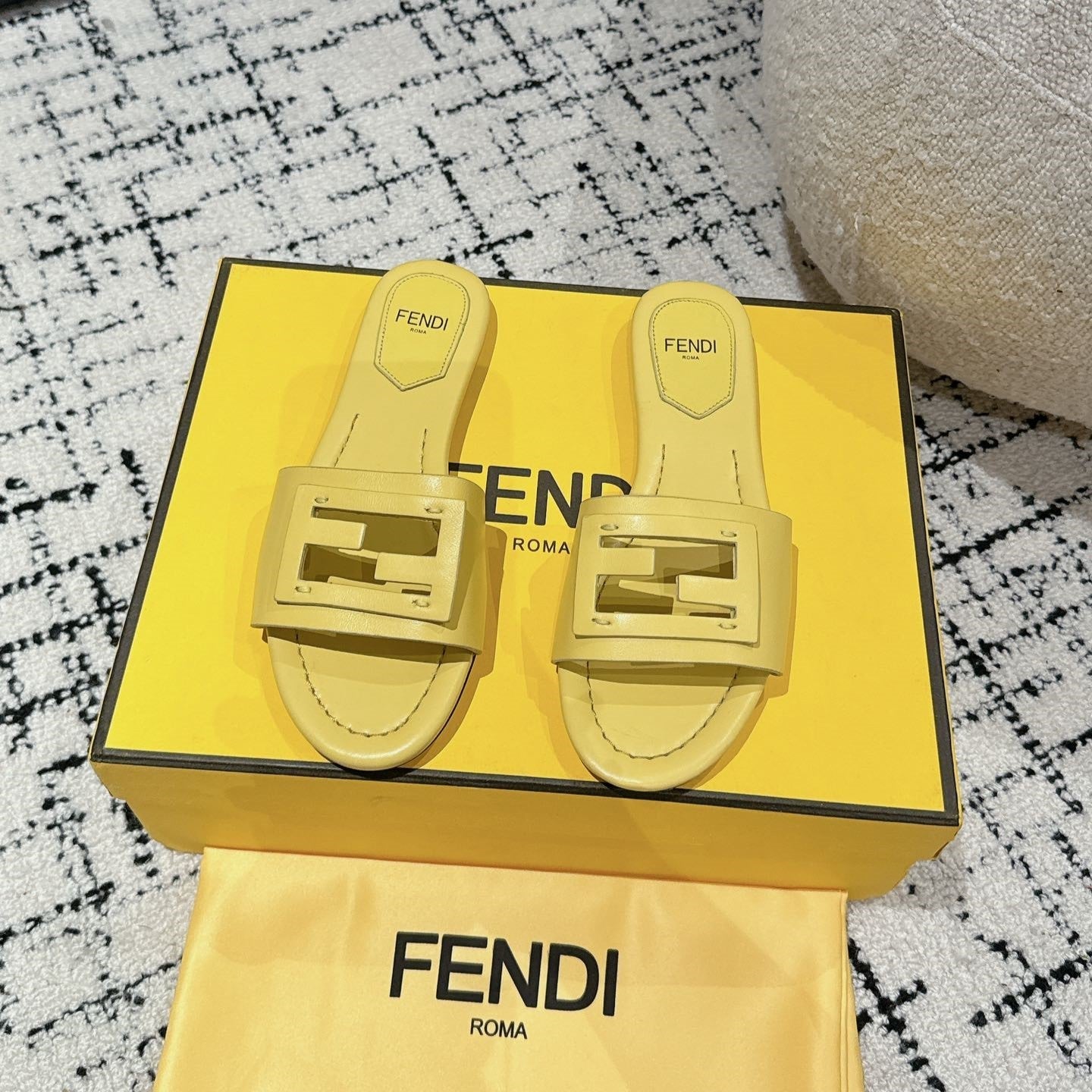 Luxury FendiFF Baguette Yellow Leather Slide