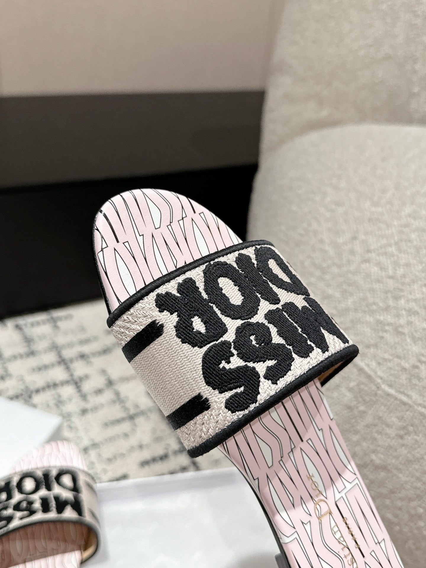 Luxury DiorDway Slide Pink Mix Black Embroidered Cotton