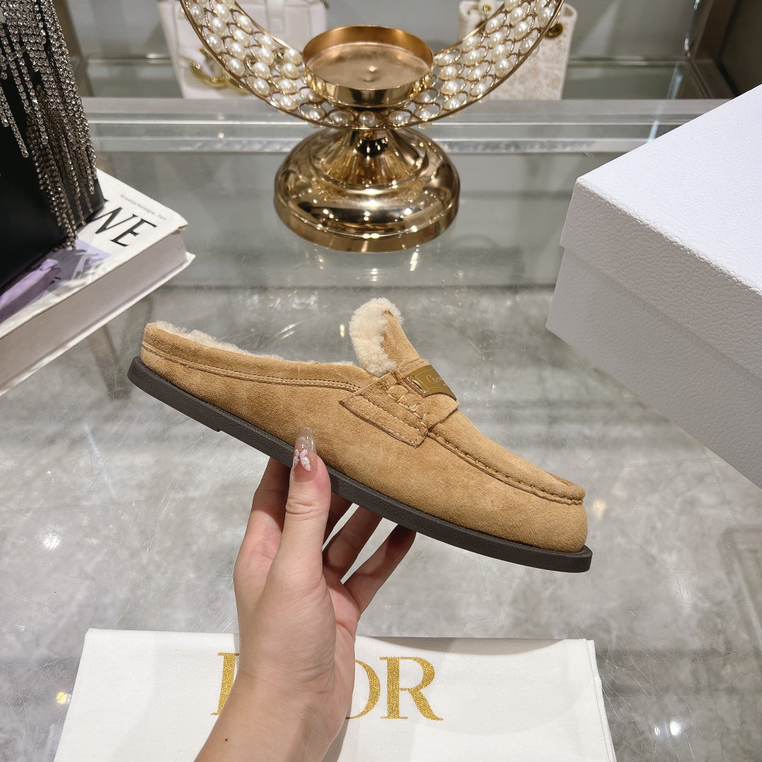 Luxury DiorBoy Mule In Light Brown Suede With Fleece Lining 996446