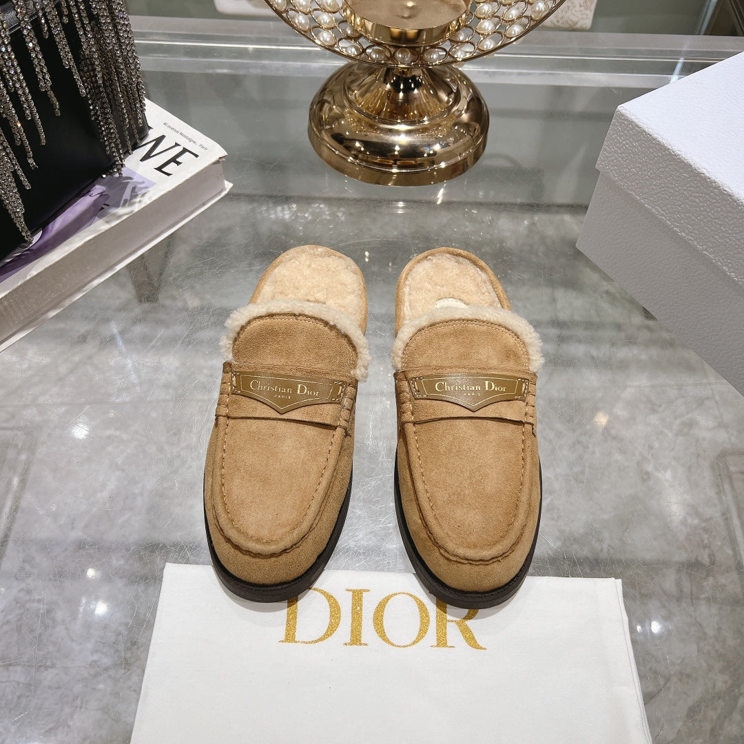 Luxury DiorBoy Mule In Light Brown Suede With Fleece Lining 996446
