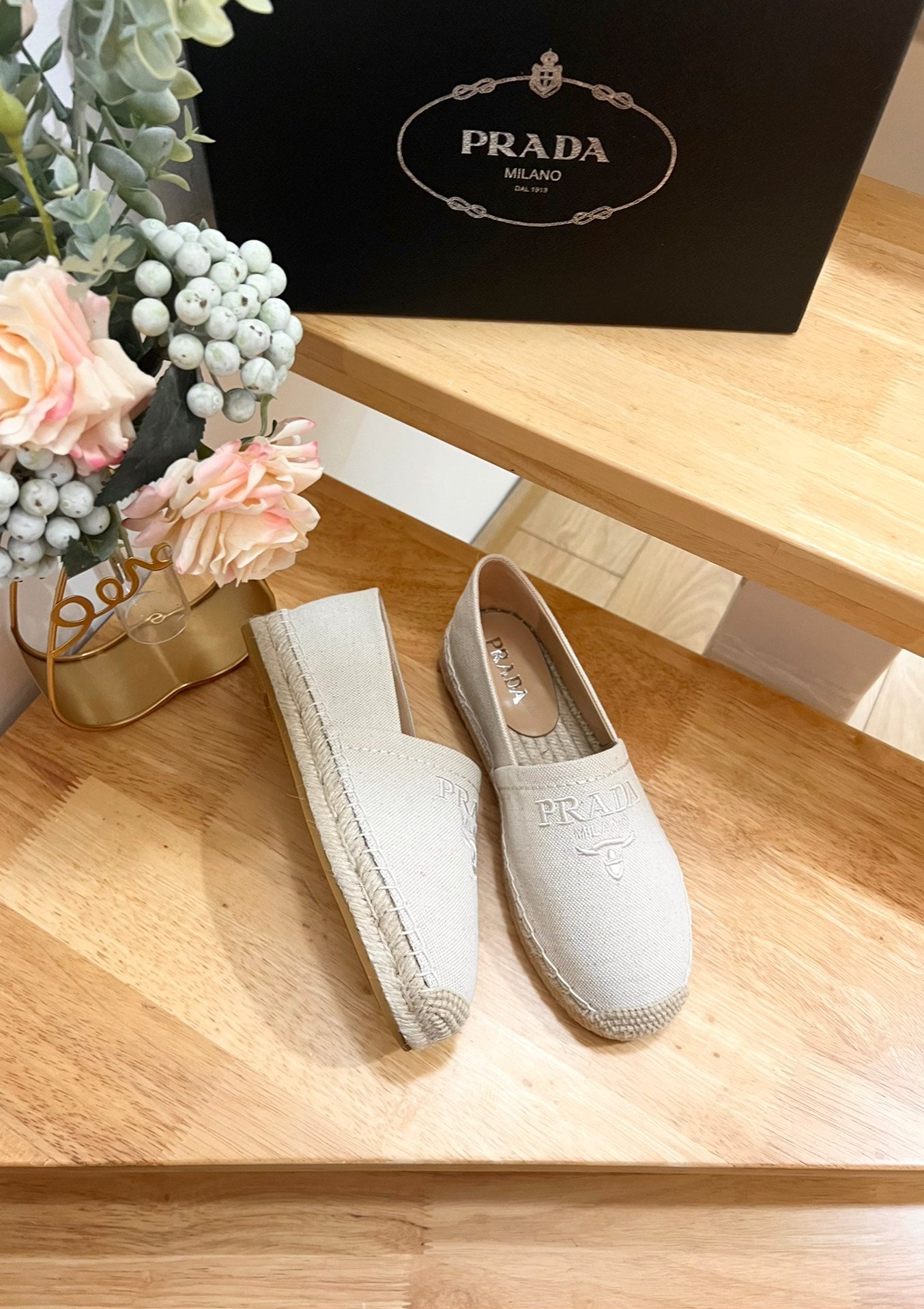 Luxury Pradaespadrilles beige canvas