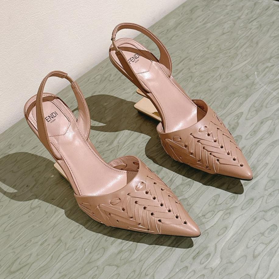 Luxury FendiLuxury FendiFIRST HIGH-HEELED SLINGBACK 85 MM IN TUSCAN TAN LAMBSKIN GOLD HARDWARE