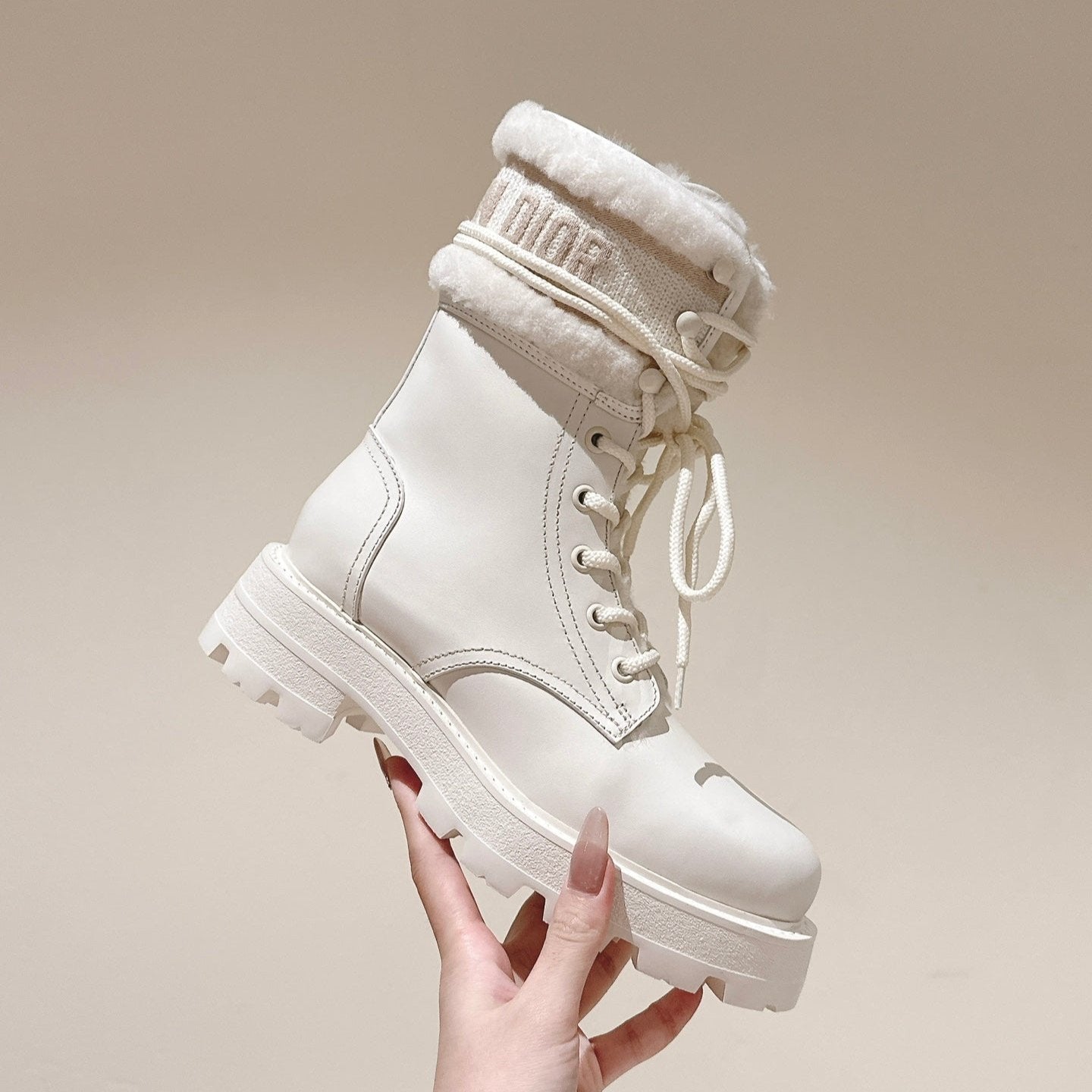 Luxury DiorAnkle Boots In White Calfskin With Wool Fleece Lining 995818