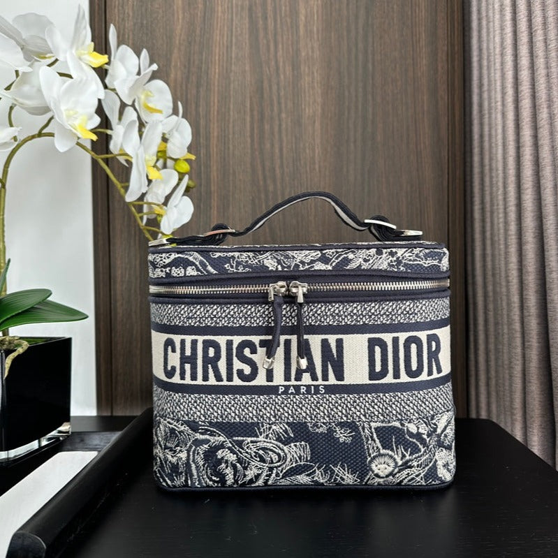 Luxury Dior DIORtravel vanity 25 black embroidery