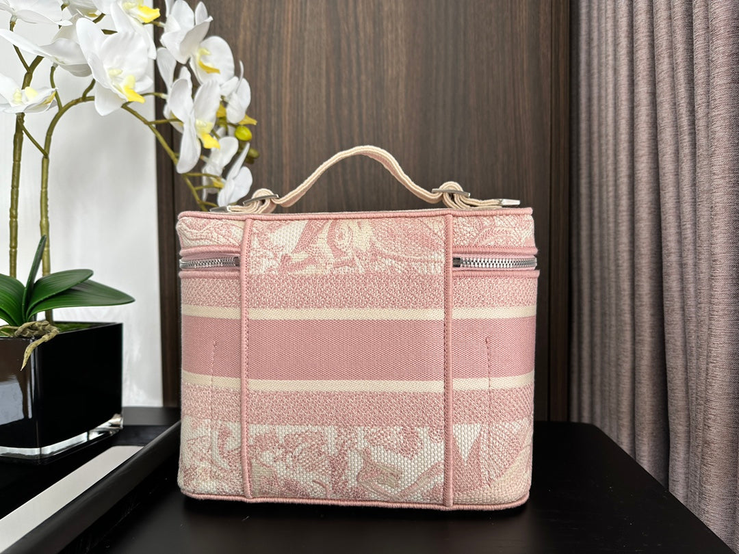 Luxury Dior DIORtravel vanity 25 pink embroidery