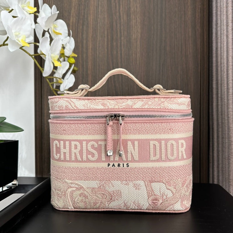 Luxury Dior DIORtravel vanity 25 pink embroidery