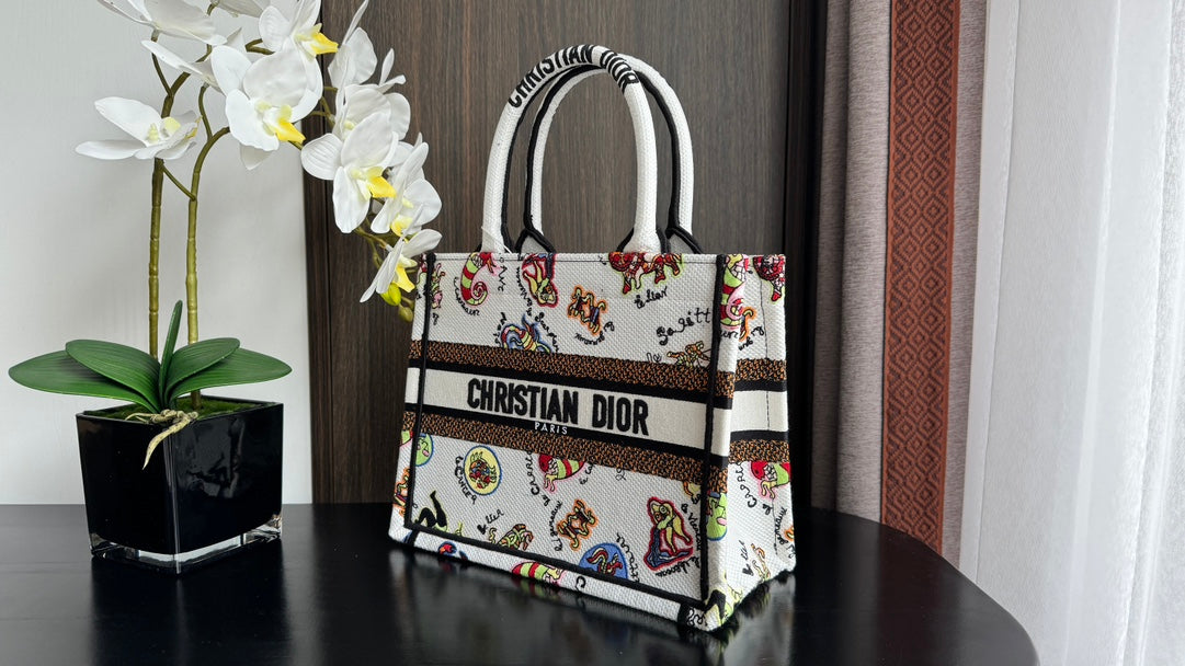 Luxury DiorSmall Book Tote 26.5cm White Multicolor Dragon Zodiac Embroidery